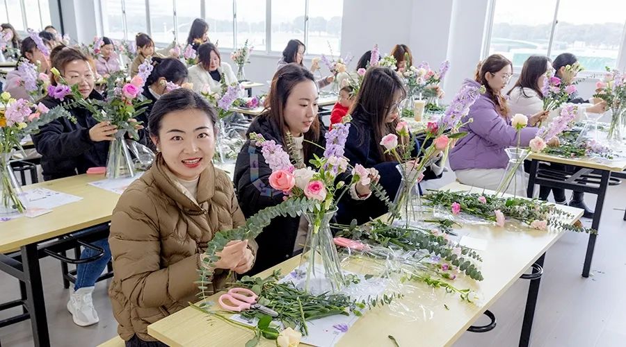 花开十里，美丽如你 | XPJ储能举办三八妇女节艺术DIY活动